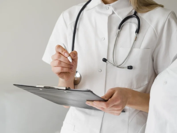 фото врача проводящего лучевую диагностику сердца